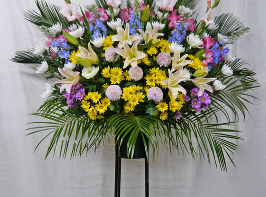 すすきのへのスタンドフラワーは当店にお任せください